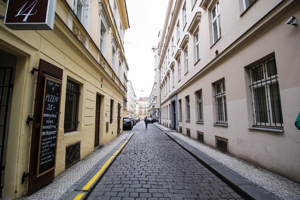 Ruterra Red Roofs View With Garage Apartment Prag